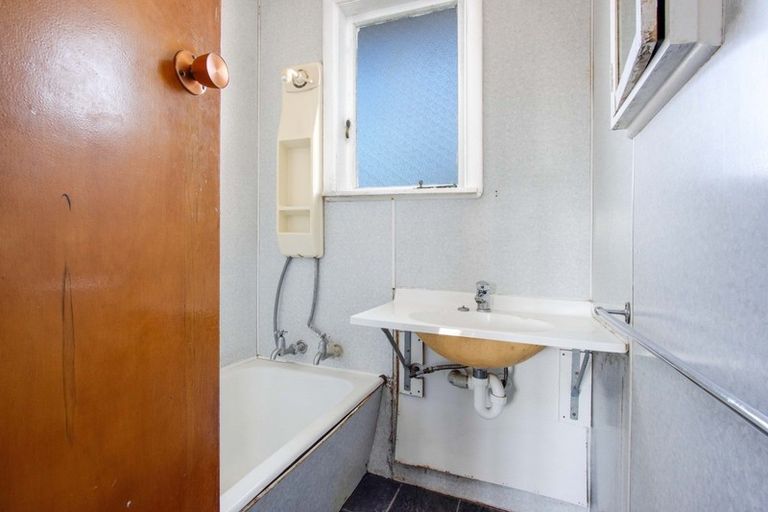 Photo of property in 44 Bright Crescent, Maraenui, Napier, 4110