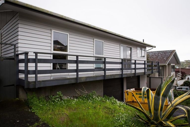 Photo of property in 18 Paddington Grove, Karori, Wellington, 6012