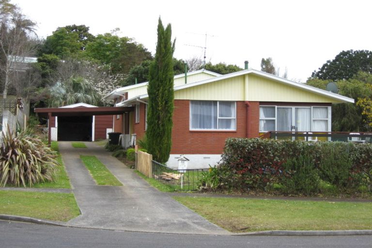 Photo of property in 12 Brixham Place, Merrilands, New Plymouth, 4312