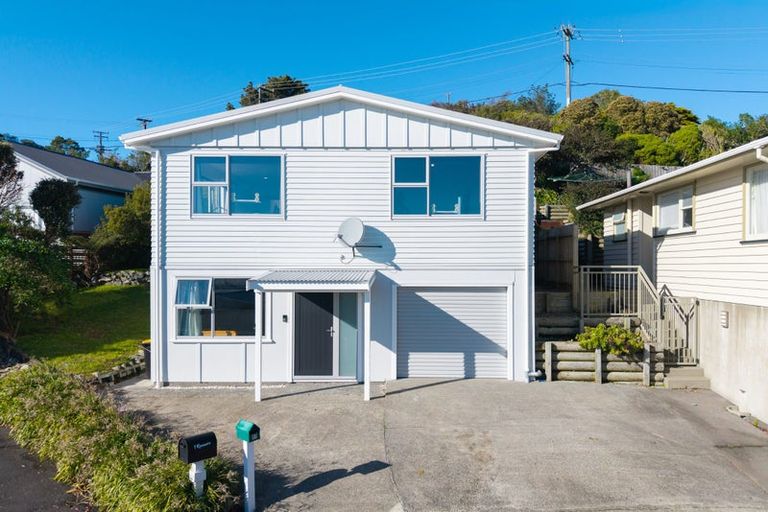 Photo of property in 97 Glanmire Road, Newlands, Wellington, 6037