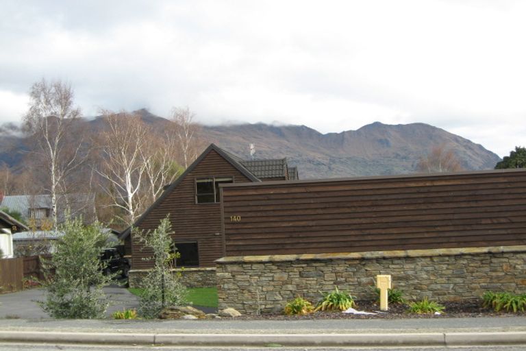 Photo of property in 140 Beacon Point Road, Wanaka, 9305