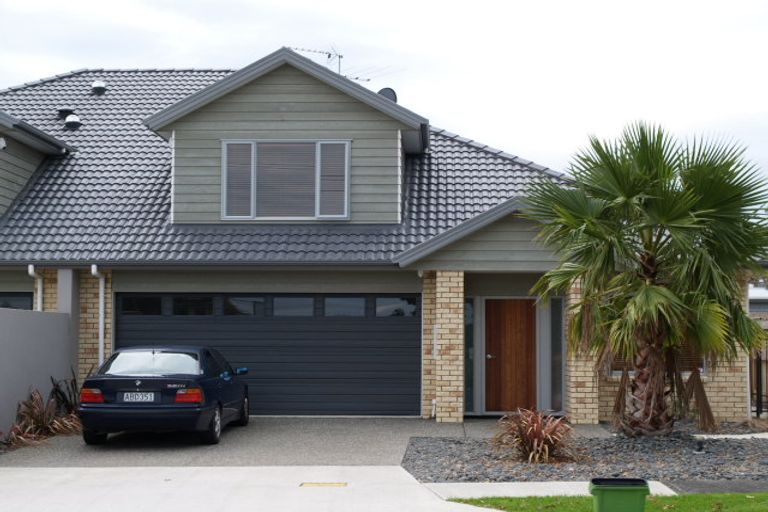 Photo of property in 100 Howe Street, Howick, Auckland, 2014