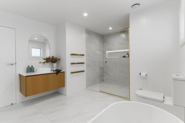 Photo of property in 3 Francis Avenue, Stanmore Bay, Whangaparaoa, 0932