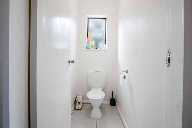 Photo of property in 15a Queens Road, Glen Avon, New Plymouth, 4312