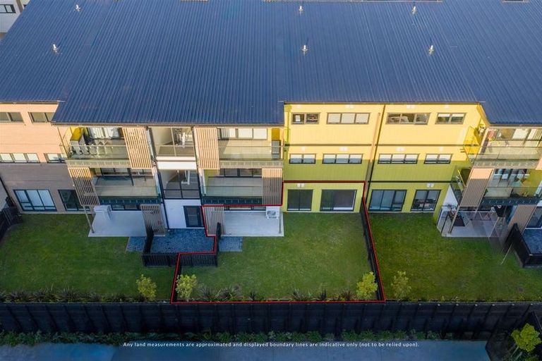 Photo of property in 2/5g Newelm Lane, Flat Bush, Auckland, 2019