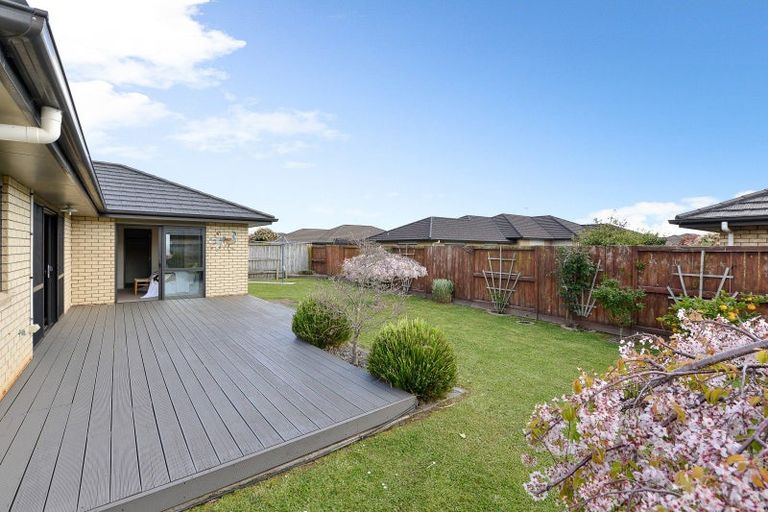 Photo of property in 15 Waltham Place, Rototuna North, Hamilton, 3210