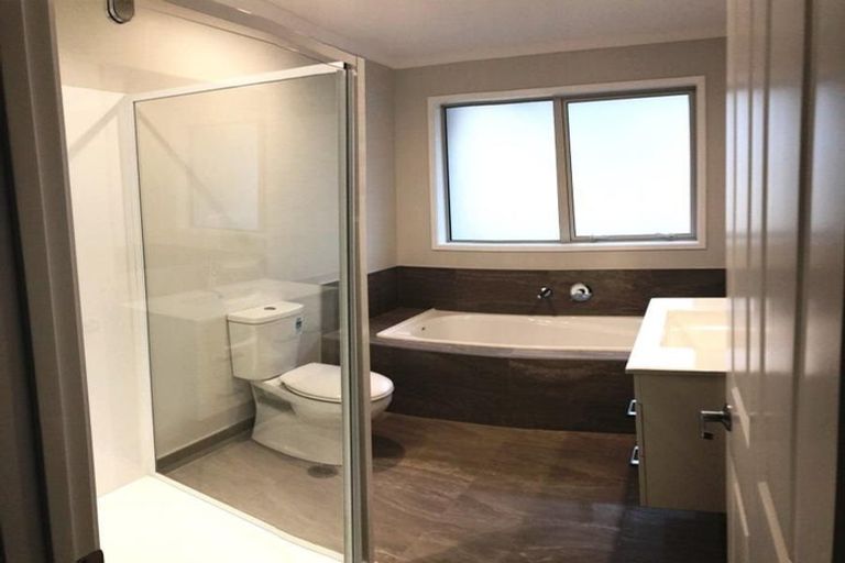 Photo of property in 24 Resolution Drive, Gulf Harbour, Whangaparaoa, 0930