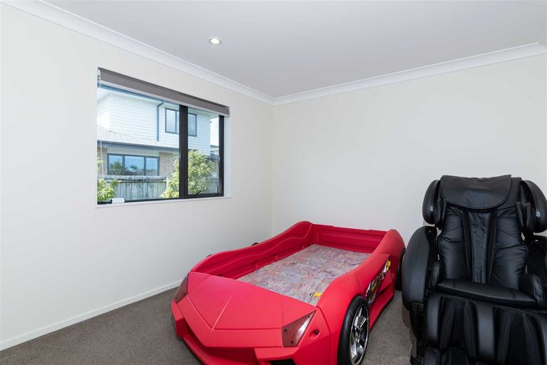 Photo of property in 23 Midhurst Avenue, Henderson, Auckland, 0612