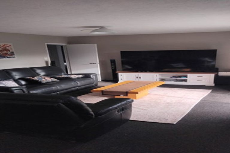 Photo of property in 2/442c Mairehau Road, Parklands, Christchurch, 8083