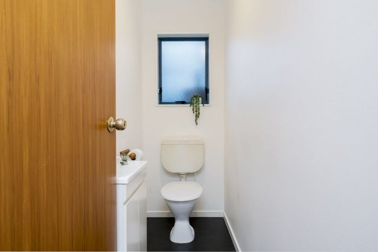 Photo of property in 30 Farquhar Road, Glendene, Auckland, 0602