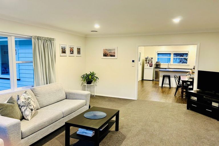 Photo of property in 4 Saint Johns Terrace, Tawa, Wellington, 5028