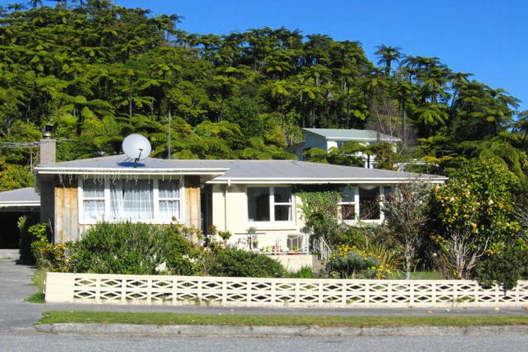 Photo of property in 11 Coates Street, Greymouth, 7805