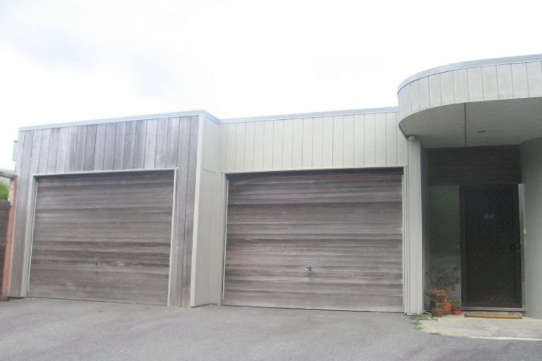 Photo of property in 70 Viewmont Drive, Harbour View, Lower Hutt, 5010