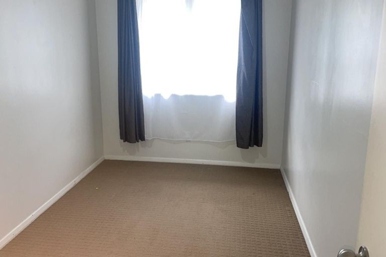 Photo of property in 11a Bamboo Grove, Kelston, Auckland, 0602