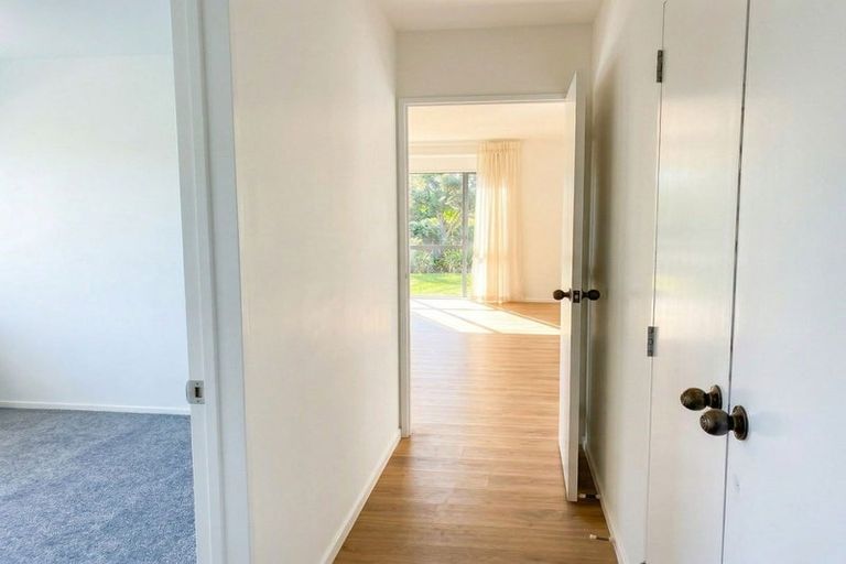 Photo of property in 2 Cyclamen Road, Mangere, Auckland, 2022