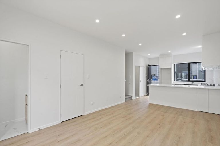 Photo of property in 32 Whare Kauri Road, Papakura, 2110