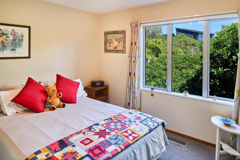 Photo of property in 1 Roys Road, Plimmerton, Porirua, 5026