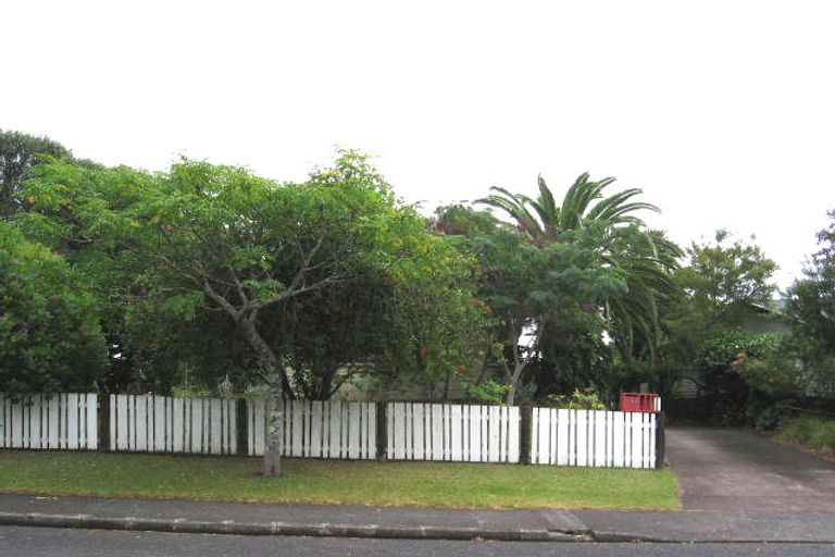 Photo of property in 40 Waitaki Street, Henderson, Auckland, 0612