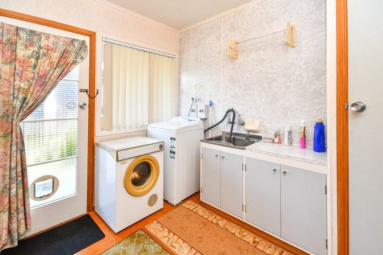 Photo of property in 11 Mcleod Road, Weymouth, Auckland, 2103