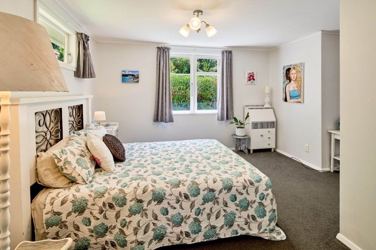 Photo of property in 22 Rintoul Grove, Stokes Valley, Lower Hutt, 5019