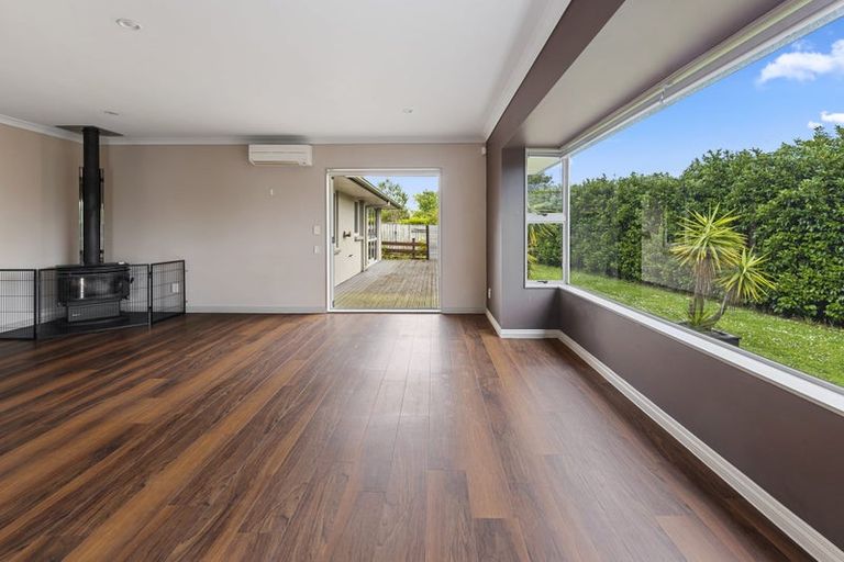 Photo of property in 27 Johnstone Drive, Fitzherbert, Palmerston North, 4410