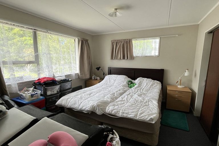 Photo of property in 201a Newlands Road, Newlands, Wellington, 6037