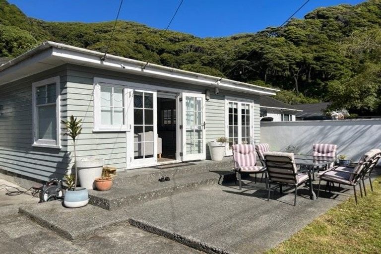 Photo of property in 281 Muritai Road, Eastbourne, Lower Hutt, 5013