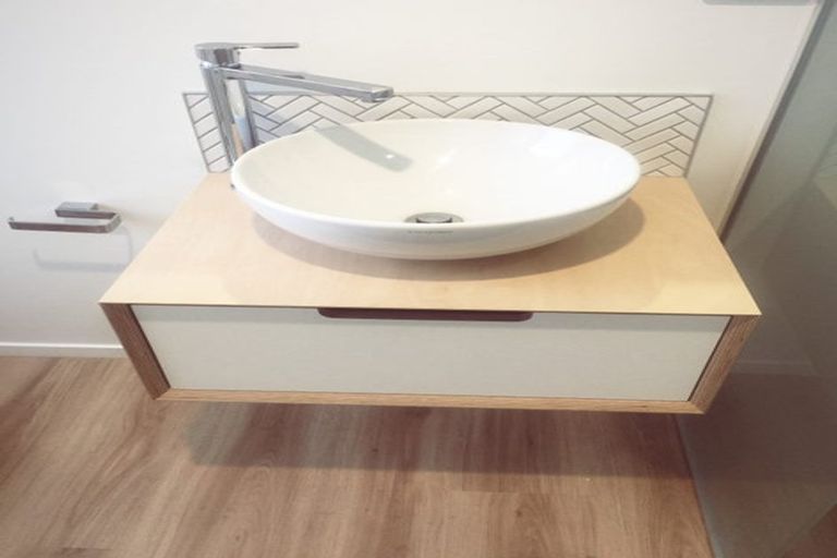 Photo of property in 5b Salmont Place, Kelburn, Wellington, 6012