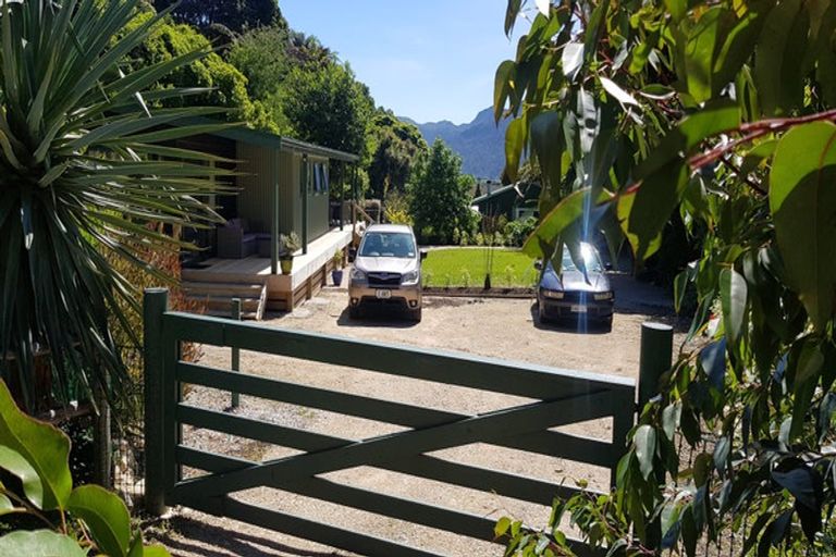 Photo of property in 14 Gibbs Road, Collingwood, 7073