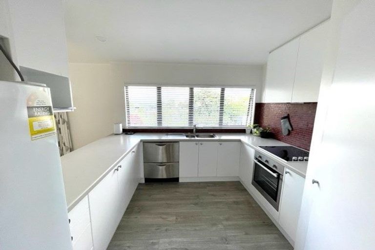 Photo of property in 2/32 Bevyn Street, Castor Bay, Auckland, 0620
