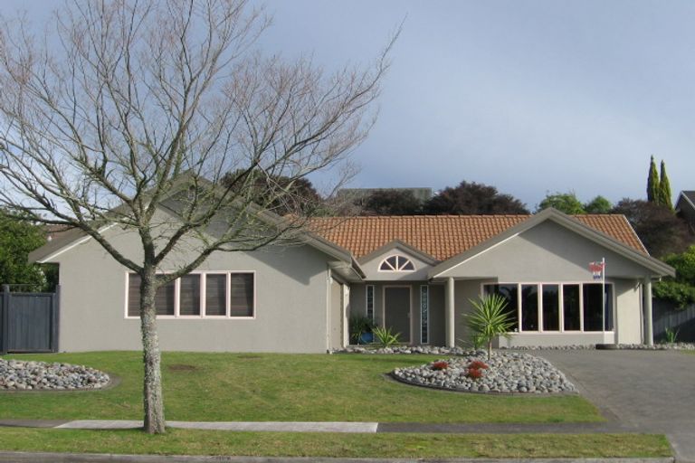 Photo of property in 10a Burn-murdoch Street, St Andrews, Hamilton, 3200