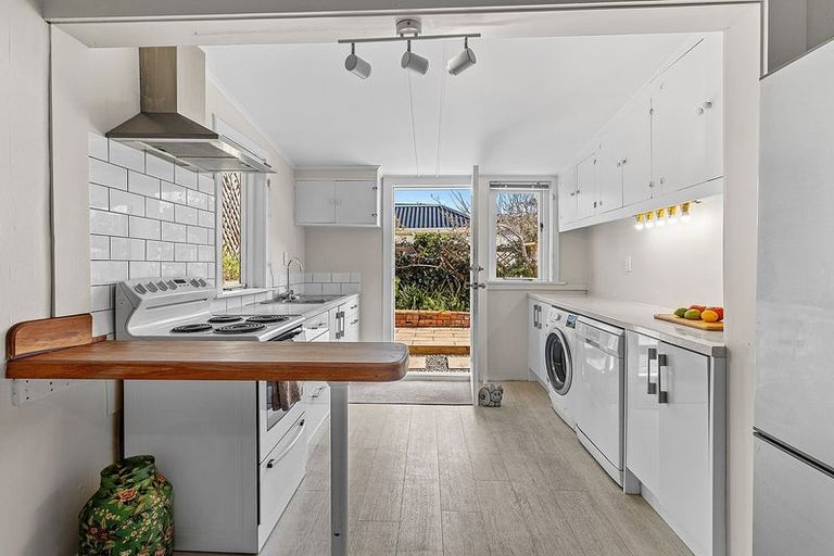 Photo of property in 10 Rimu Road, Kelburn, Wellington, 6012