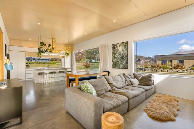Photo of property in 6 Pounamu Avenue, Albert Town, Wanaka, 9305