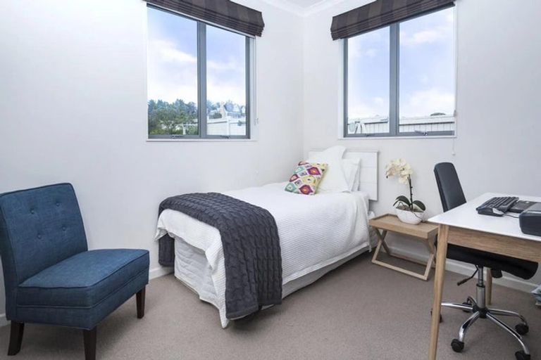 Photo of property in 43 Manor Park, Sunnyhills, Auckland, 2010