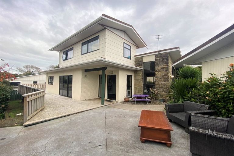 Photo of property in 25 Montana Place, Merrilands, New Plymouth, 4312