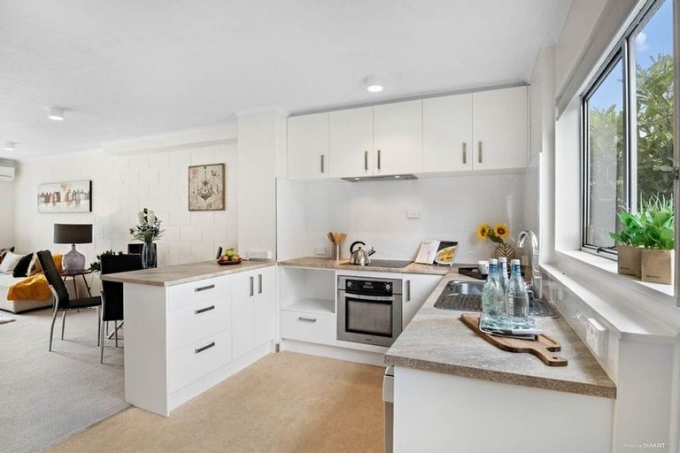 Photo of property in 6a Tidey Road, Mount Wellington, Auckland, 1072