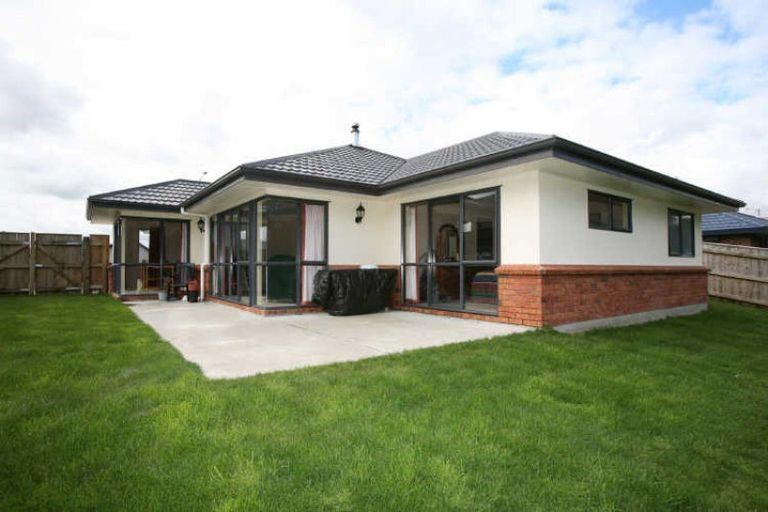 Photo of property in 64 Ruapehu Drive, Fitzherbert, Palmerston North, 4410