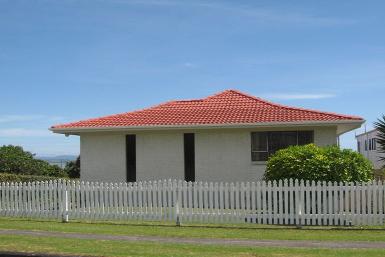 Photo of property in 39 Torkar Road, Clarks Beach, 2122