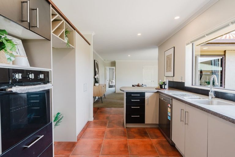 Photo of property in 17 Burgundy Court, Rototuna, Hamilton, 3210