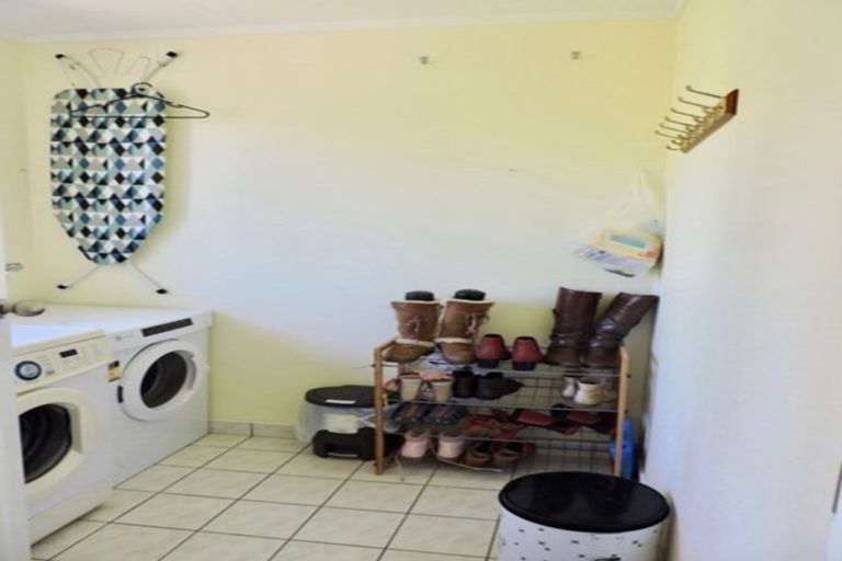 Photo of property in 86 Larsen Crescent, Tawa, Wellington, 5028