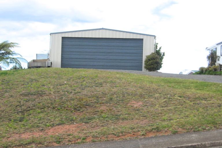 Photo of property in 14 Tairua Heights, Tairua, 3508