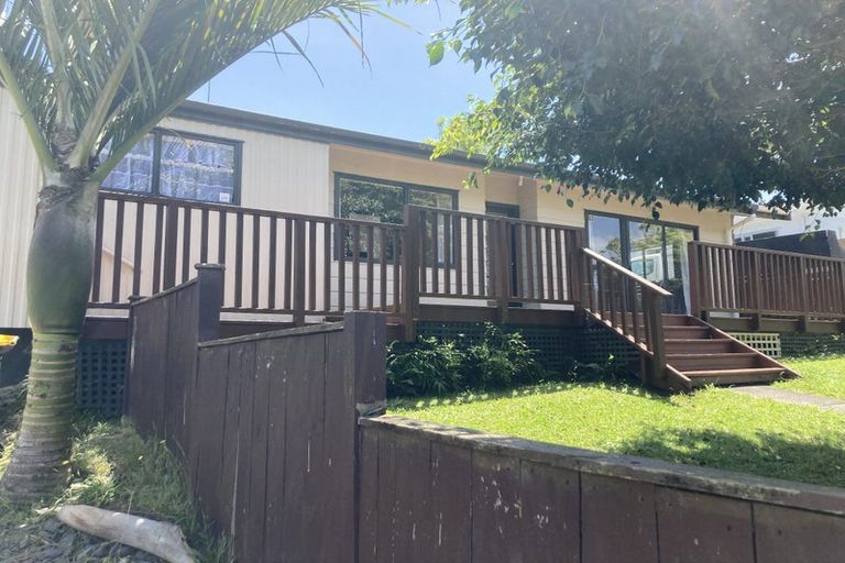 Photo of property in 102 Kemp Road, Massey, Auckland, 0614