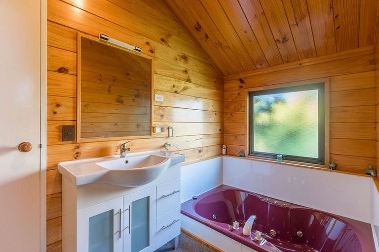 Photo of property in 6 Frimley Terrace, Waikanae Beach, Waikanae, 5036