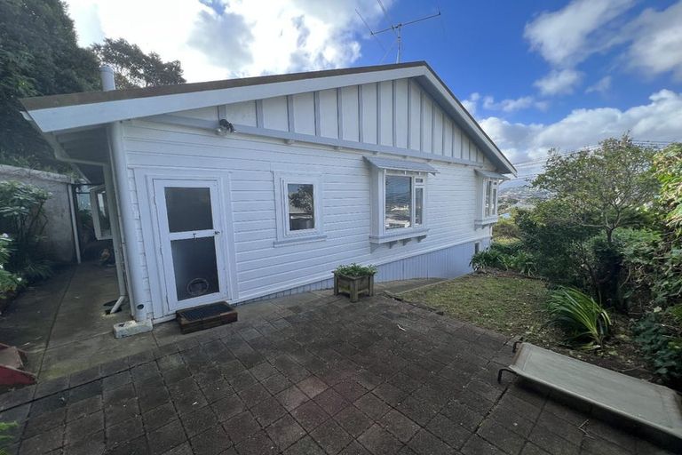 Photo of property in 162 Sutherland Road, Lyall Bay, Wellington, 6022