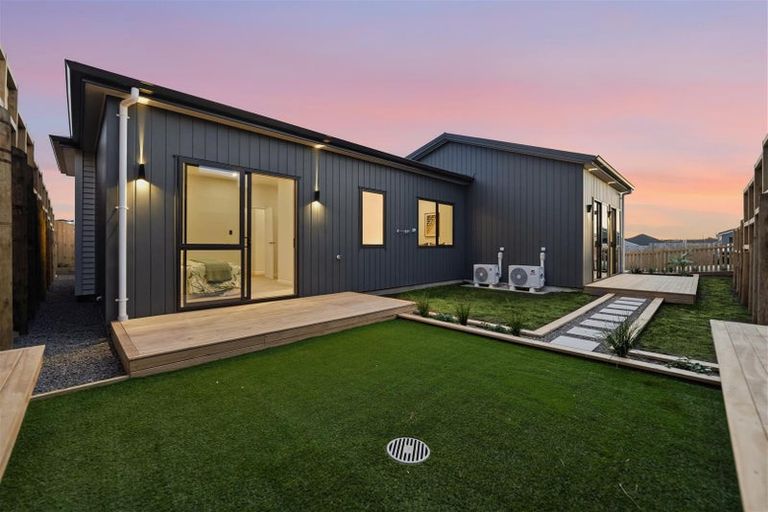 Photo of property in 10 Whale Bay Rise, Gulf Harbour, 0930