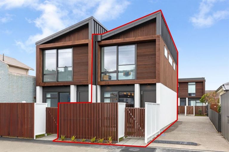 Photo of property in 2/149 Onepu Road, Lyall Bay, Wellington, 6022