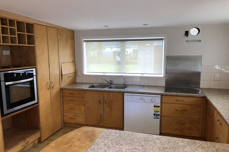 Photo of property in 2 Kervil Avenue, Te Atatu Peninsula, Auckland, 0610