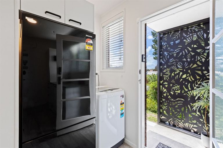 Photo of property in 2/9 John Court Street, Birkenhead, Auckland, 0626