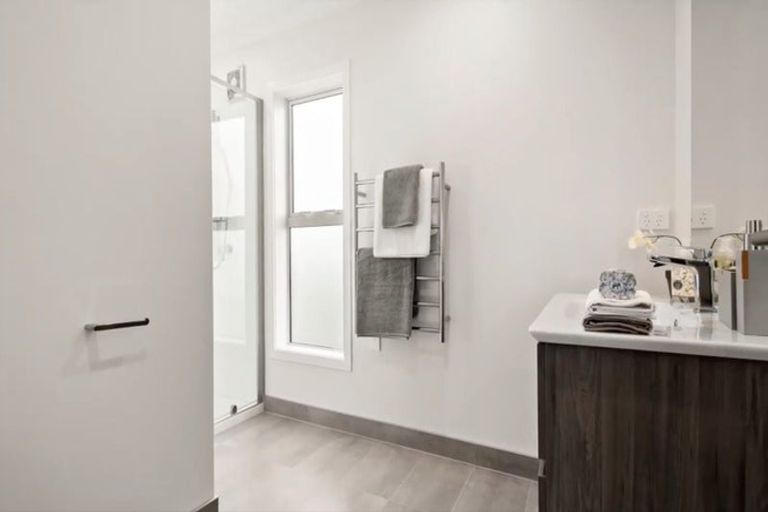 Photo of property in 26b Stottholm Road, Titirangi, Auckland, 0604