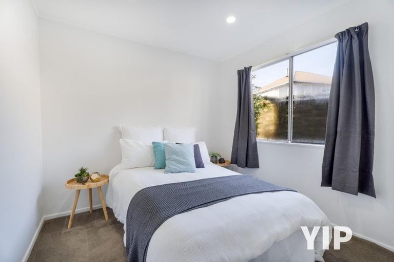 Photo of property in 2/35 Horokiwi Road West, Newlands, Wellington, 6037